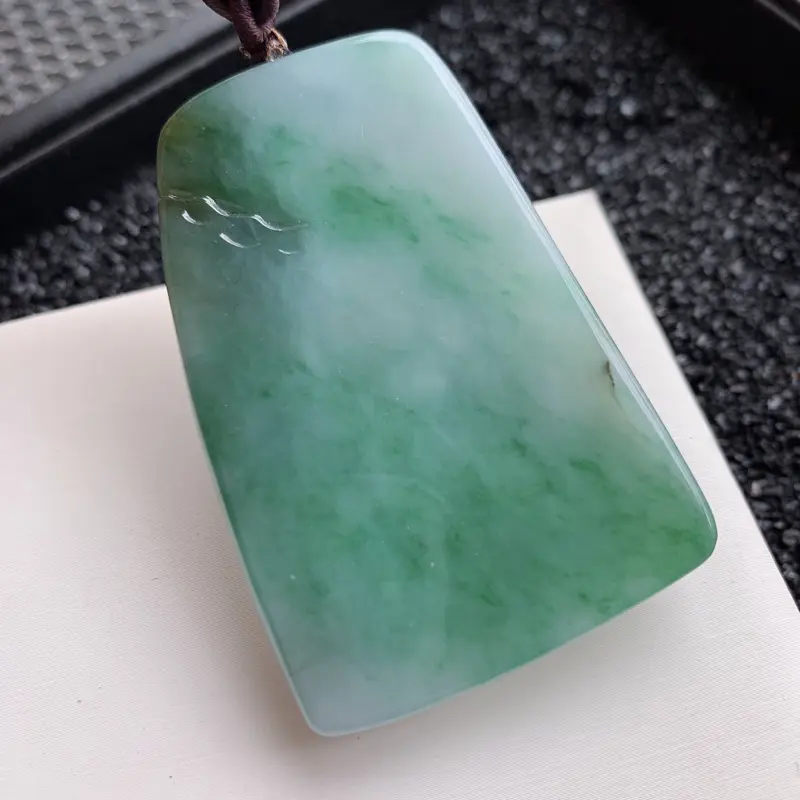 【【新人专享】*🙏缅甸天然翡翠A货 双彩水润山水观音吊坠,克重:63.85,尺寸60.5*40.5*12mm,幸福安康的象征,吉祥如意事事顺心,精工雕刻,双彩颜色,厚装,f佩戴效果更好!】图10