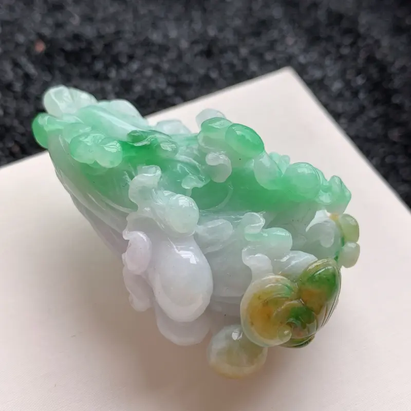 【🙏缅甸天然翡翠A货 精工双彩黄基本绿白菜吊坠,尺寸55*35*31mm,精工雕刻,大师工艺,双彩黄加绿,佩戴效果更好##**】图4