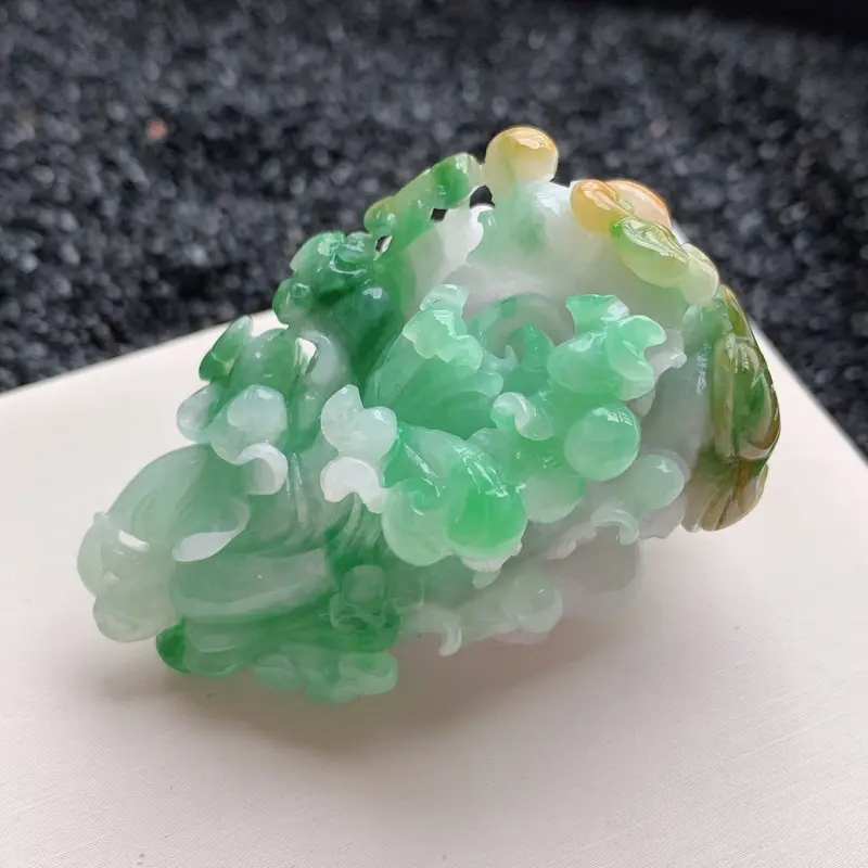【🙏缅甸天然翡翠A货 精工双彩黄基本绿白菜吊坠,尺寸55*35*31mm,精工雕刻,大师工艺,双彩黄加绿,佩戴效果更好##**】图1