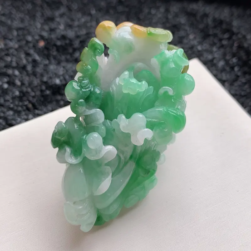 【🙏缅甸天然翡翠A货 精工双彩黄基本绿白菜吊坠,尺寸55*35*31mm,精工雕刻,大师工艺,双彩黄加绿,佩戴效果更好##**】图8