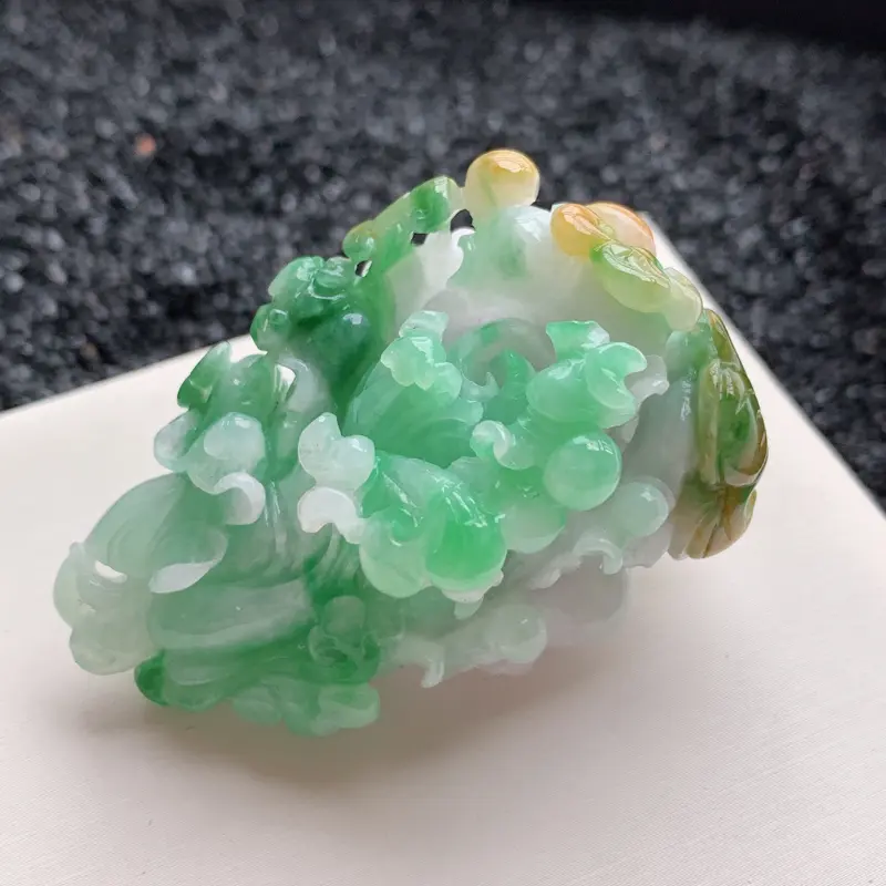 【🙏缅甸天然翡翠A货 精工双彩黄基本绿白菜吊坠,尺寸55*35*31mm,精工雕刻,大师工艺,双彩黄加绿,佩戴效果更好##**】图2