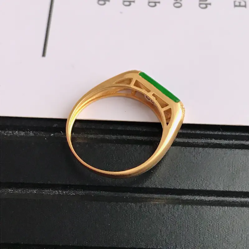 【緬甸天然老坑A貨翡翠,内径:17.2mm 裸石尺寸:10.0*8.0*3.0mm 18K金伴钻镶嵌满绿蛋面马鞍戒指 完美,料子細膩】图9