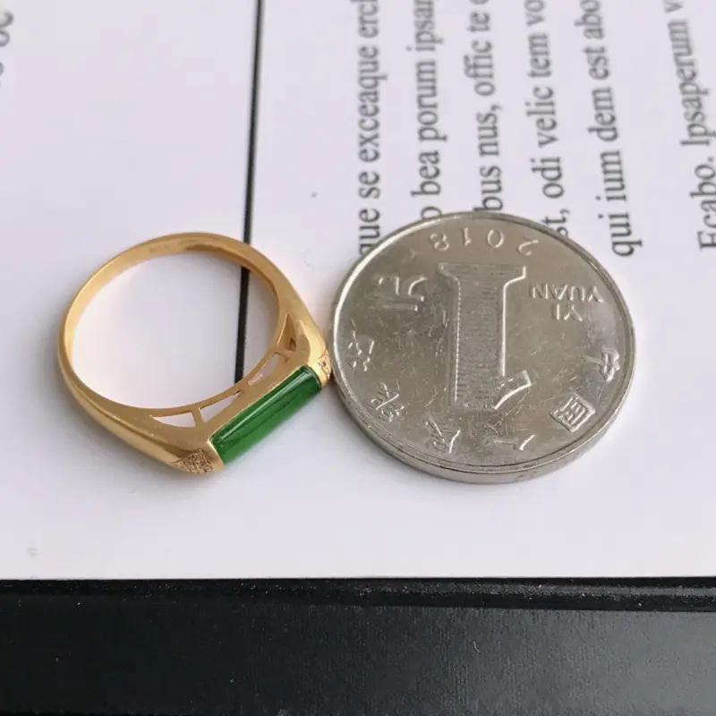 【緬甸天然老坑A貨翡翠,内径:17.2mm 裸石尺寸:10.0*8.0*3.0mm 18K金伴钻镶嵌满绿蛋面马鞍戒指 完美,料子細膩】图11
