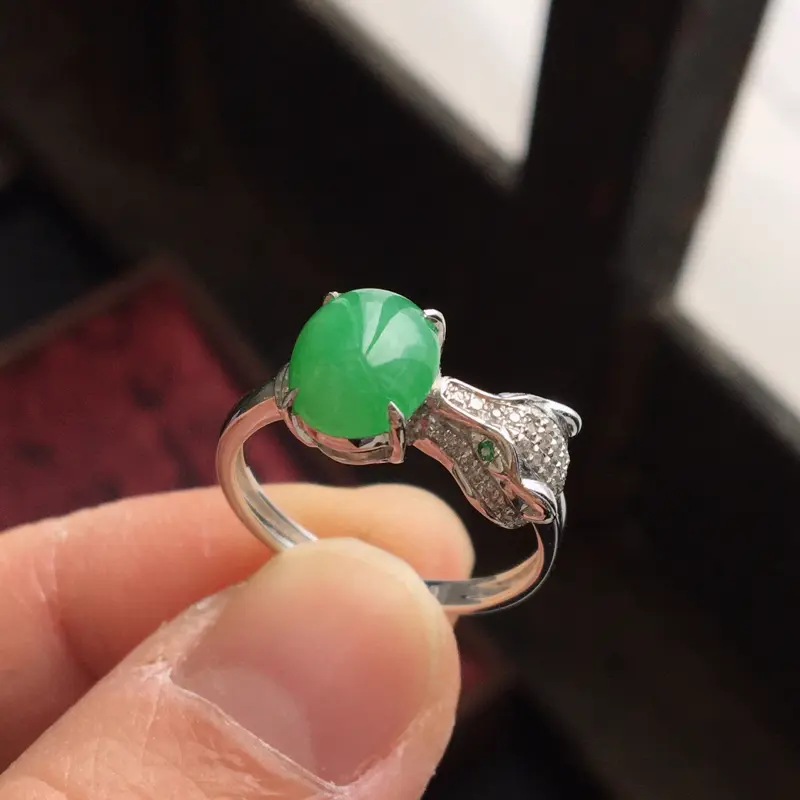 【完美,缅甸翡翠A货卡地亚经典款戒指,镶嵌18K金伴钻,内直径17mm,可以改圈口】图3