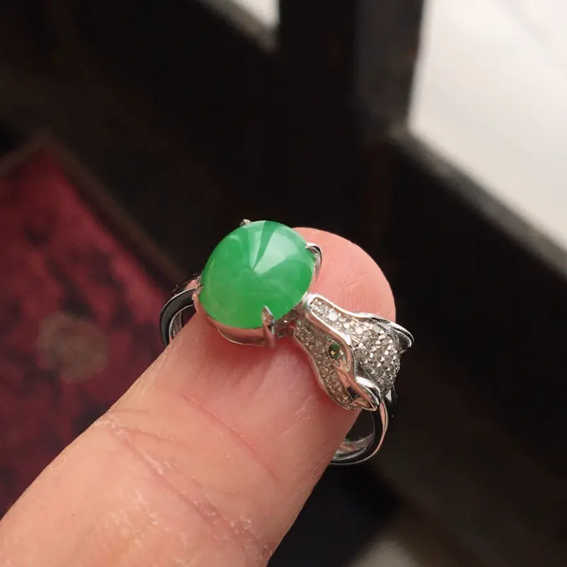【完美,缅甸翡翠A货卡地亚经典款戒指,镶嵌18K金伴钻,内直径17mm,可以改圈口】图6