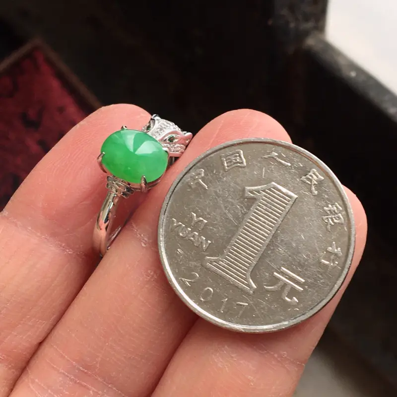 【完美,缅甸翡翠A货卡地亚经典款戒指,镶嵌18K金伴钻,内直径17mm,可以改圈口】图9