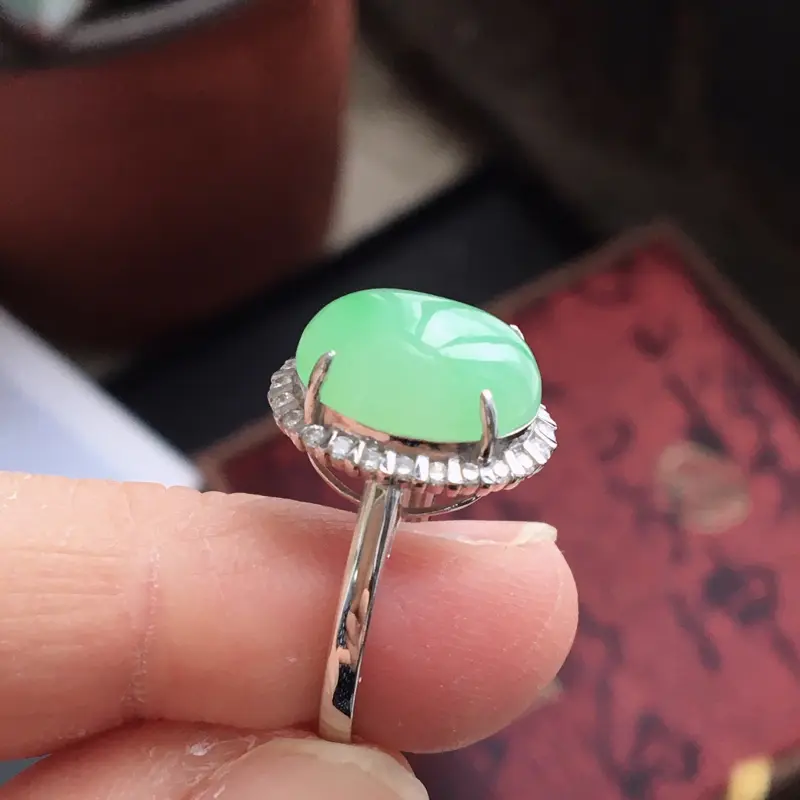 【完美,缅甸翡翠A货果绿戒指,镶嵌18K金伴钻,内直径17.1mm,可以改圈口】图7