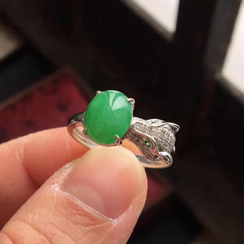 【完美,缅甸翡翠A货卡地亚经典款戒指,镶嵌18K金伴钻,内直径17mm,可以改圈口】图7