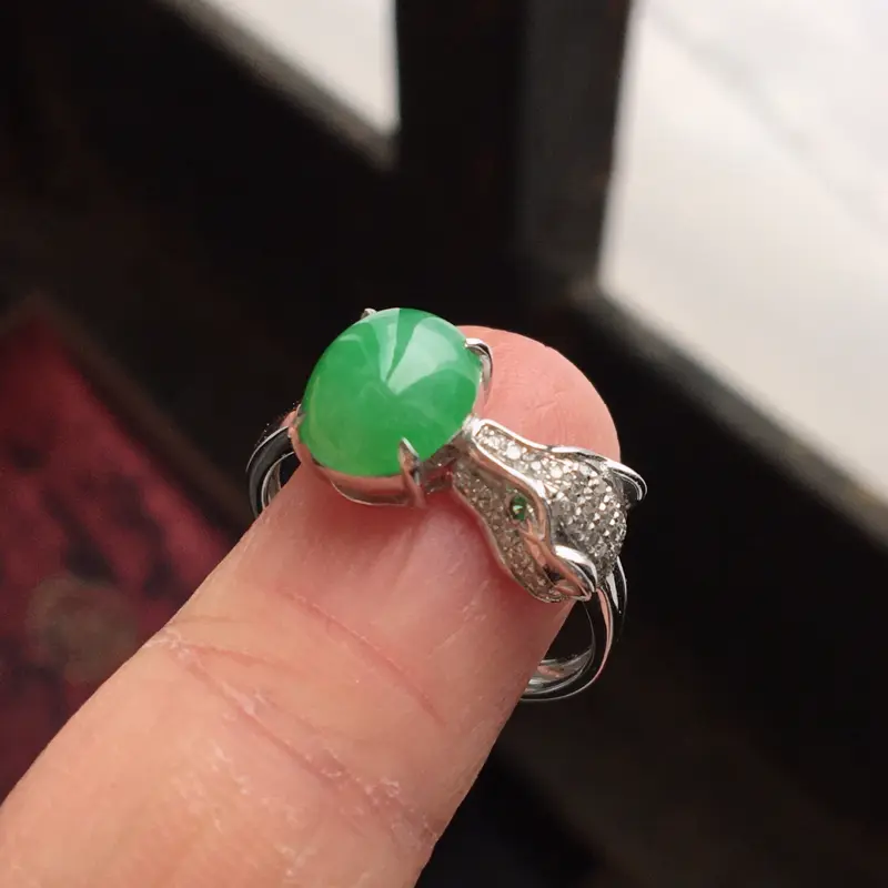 【完美,缅甸翡翠A货卡地亚经典款戒指,镶嵌18K金伴钻,内直径17mm,可以改圈口】图1