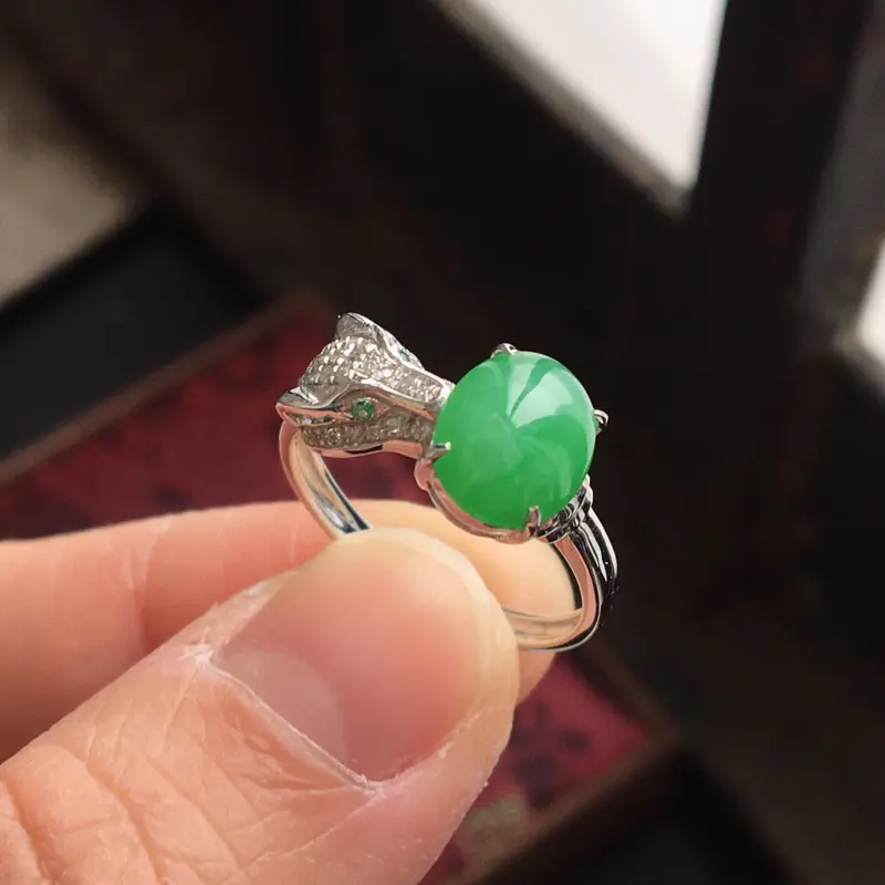 【完美,缅甸翡翠A货卡地亚经典款戒指,镶嵌18K金伴钻,内直径17mm,可以改圈口】图8