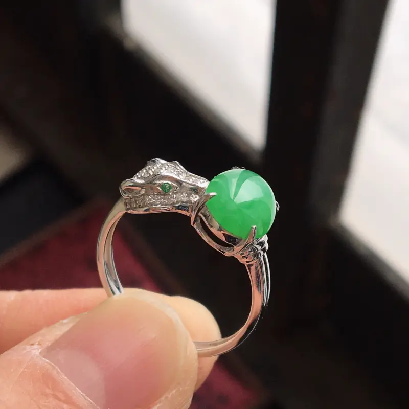 【完美,缅甸翡翠A货卡地亚经典款戒指,镶嵌18K金伴钻,内直径17mm,可以改圈口】图5
