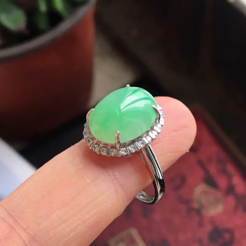 【完美,缅甸翡翠A货果绿戒指,镶嵌18K金伴钻,内直径17.1mm,可以改圈口】图2