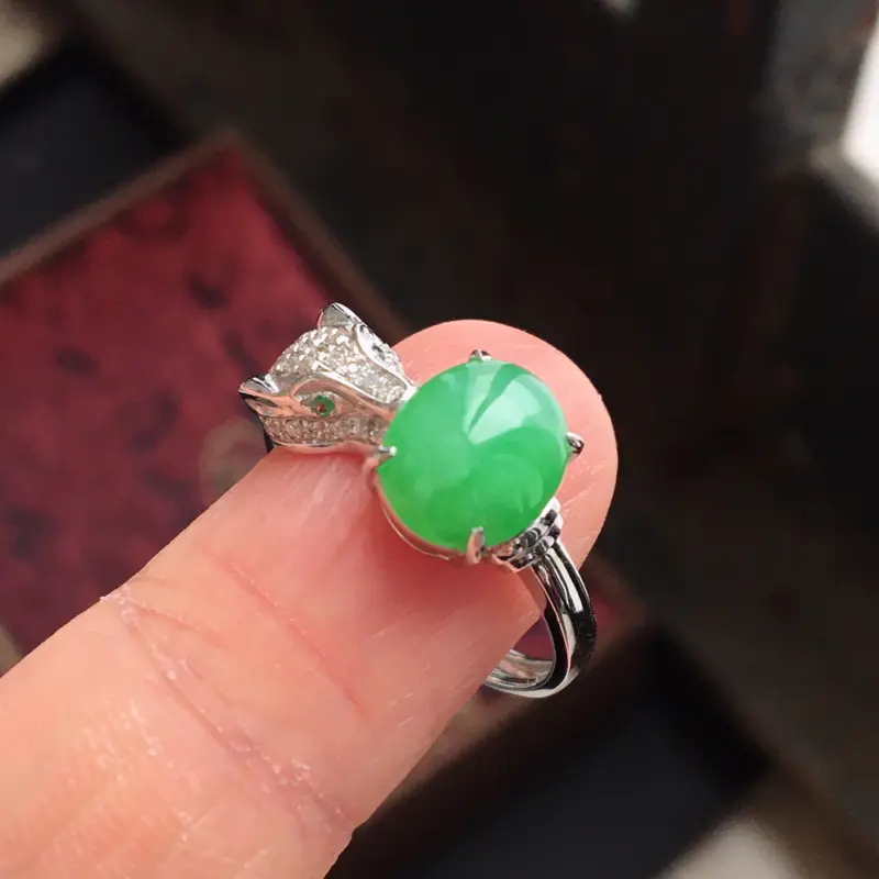 【完美,缅甸翡翠A货卡地亚经典款戒指,镶嵌18K金伴钻,内直径17mm,可以改圈口】图2