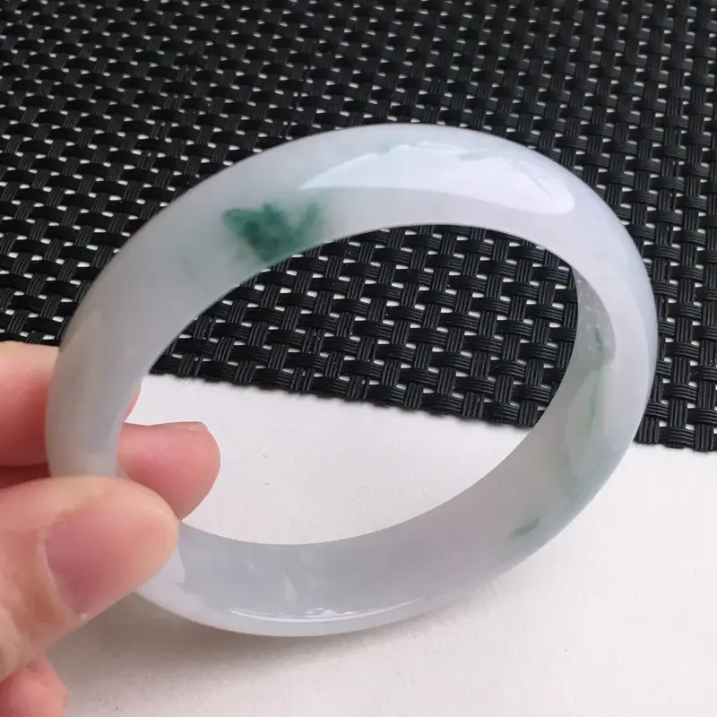 【A货翡翠 糯化种飘花正装宽边手镯 尺寸58.7*13.6*7.1mm 水头好,玉质细腻,条形优美,上手效果好】图6