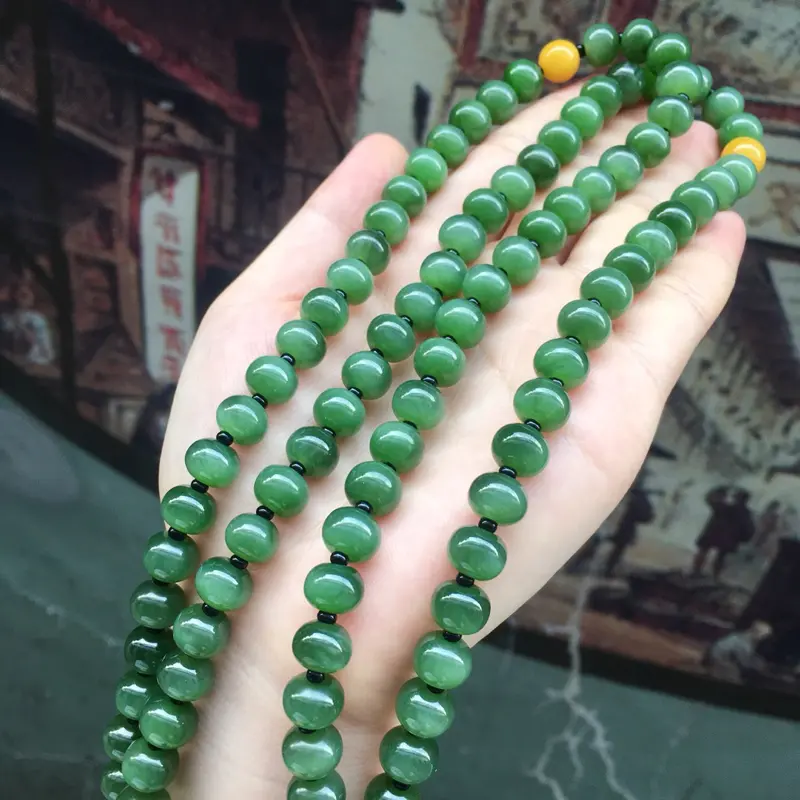 【规格:8/10mm
平安扣规格:27.6/7.6mm
天然和田玉碧玉,老坑俄料猫眼珠子,足足108颗,晶挑细选,完美度高,品相佳,搭配天然无优化蜜蜡三通、珠子、碧玉粉青平安扣,上身效果好##**】图2