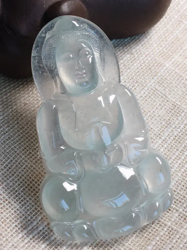 【高冰近似玻璃种木那雪花棉正庄观音挂件,老坑料子,刚性十足,冰透,荧光四射,品相大气,完美无纹裂,尺寸54-32-5.4mm,配高档挂绳】图2