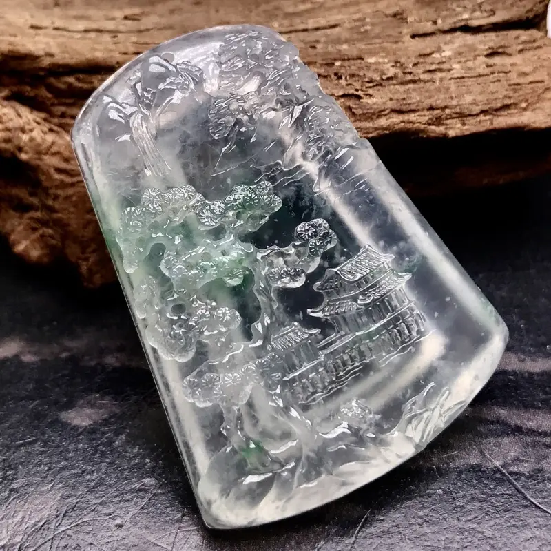 【力荐款👍👍👍李伟航老师山水作品:安居乐业。
老坑高冰种飘翠绿色材料打造,种水一流,冰感一流,晶莹剔透,起光起胶起刚性,强玻璃光泽。
形体优秀,饱满有厚装感。男女士皆可佩戴,佩戴效果出众。
高品质材料打造,收藏传承价值极高,对眼的翠友,值得入手品鉴一番。】图1
