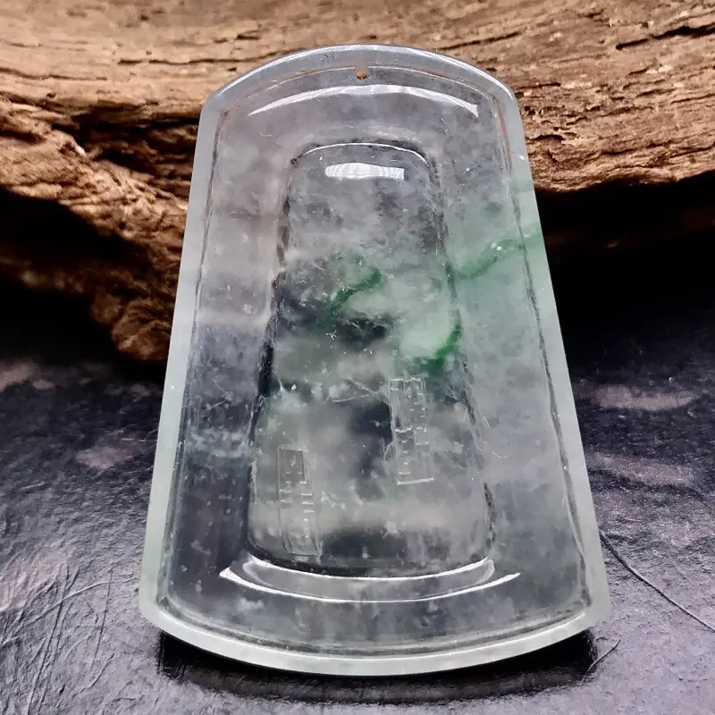 【力荐款👍👍👍李伟航老师山水作品:安居乐业。
老坑高冰种飘翠绿色材料打造,种水一流,冰感一流,晶莹剔透,起光起胶起刚性,强玻璃光泽。
形体优秀,饱满有厚装感。男女士皆可佩戴,佩戴效果出众。
高品质材料打造,收藏传承价值极高,对眼的翠友,值得入手品鉴一番。】图4