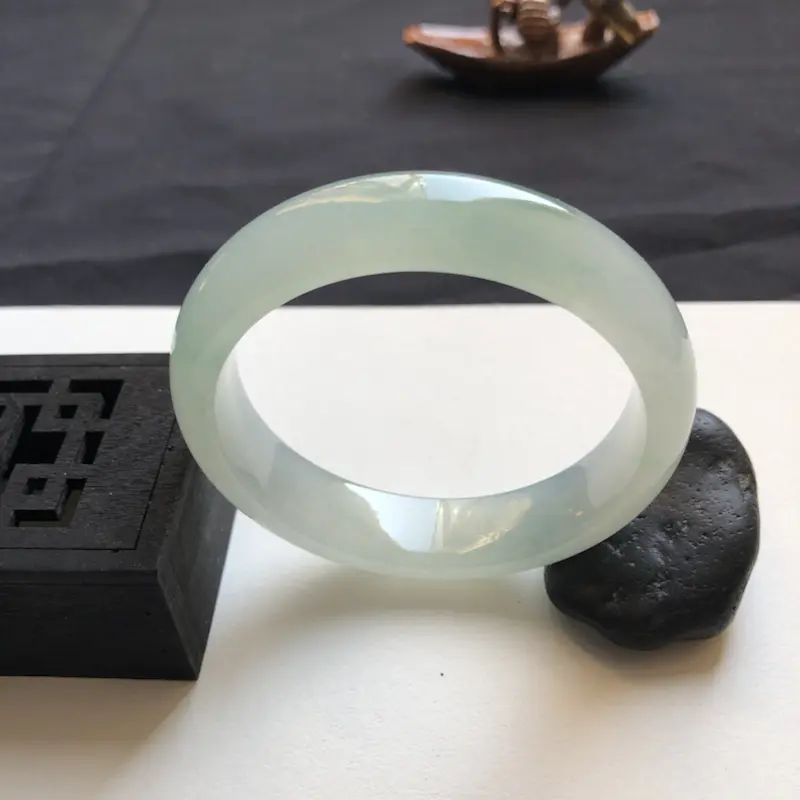 【缅甸精品翡翠手镯,圈口55.2-13.7-7.8;底子细腻温润飘花灵动。】图5