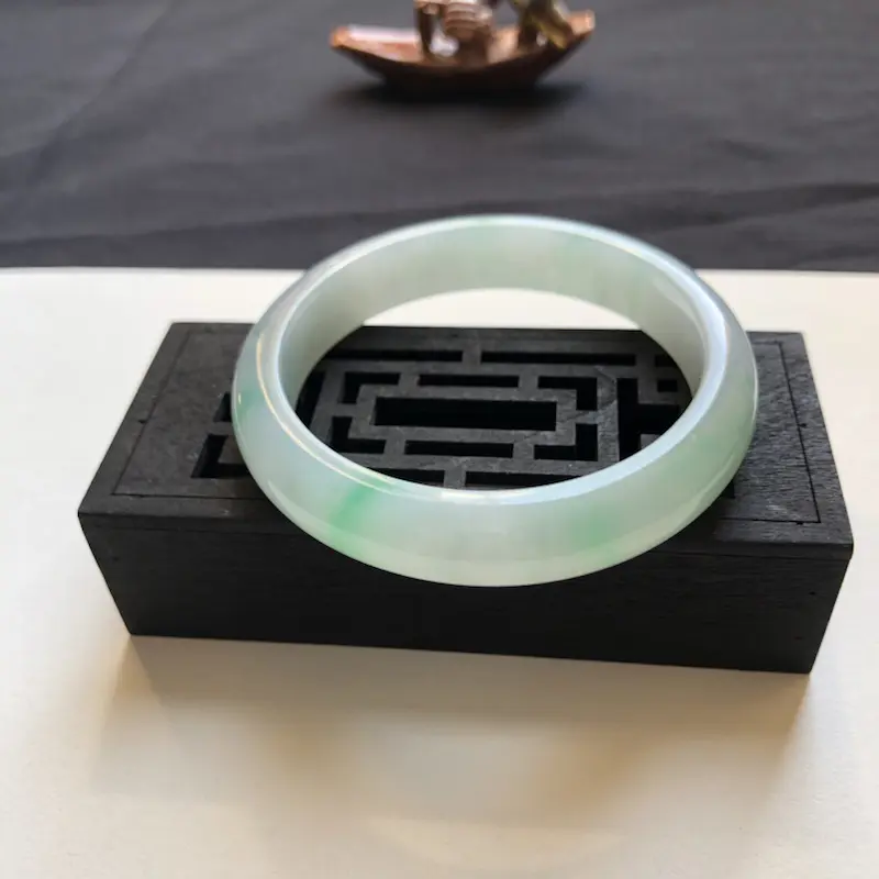 【缅甸精品翡翠手镯,圈口56.6-12.6-8.2;底子细腻】图6