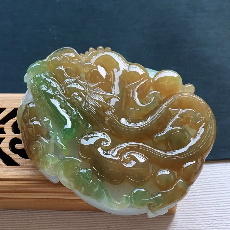 【糯化种大件厚装黄加绿镂空生意兴隆吊坠, 料子细腻,雕工精美, 颜色漂亮,尺寸:62×48×16mm】图3