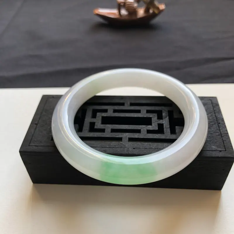 【缅甸精品翡翠圆条手镯;圈口54.5-10.6-10.6,细腻温润,清新典雅】图7