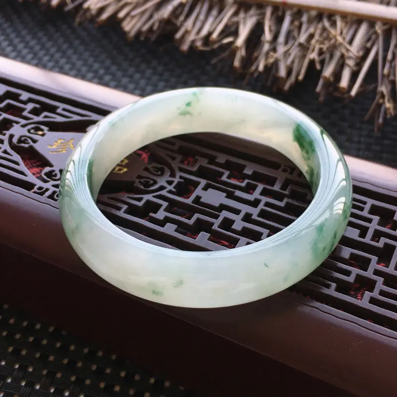【翡翠手镯内径55、天然A货翡翠飘花手镯、细腻水润、飘花特色、无纹裂】图5