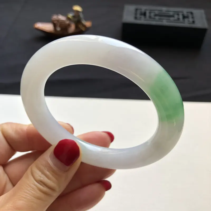 【缅甸精品翡翠圆条手镯;圈口54.5-10.6-10.6,细腻温润,清新典雅】图1