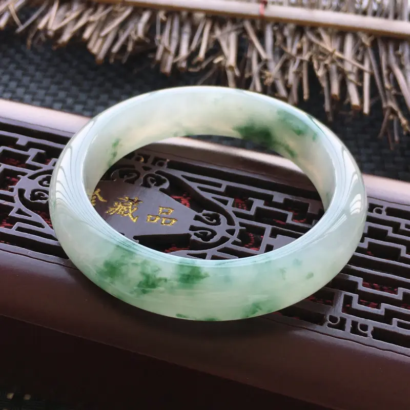 【翡翠手镯内径55、天然A货翡翠飘花手镯、细腻水润、飘花特色、无纹裂】图4