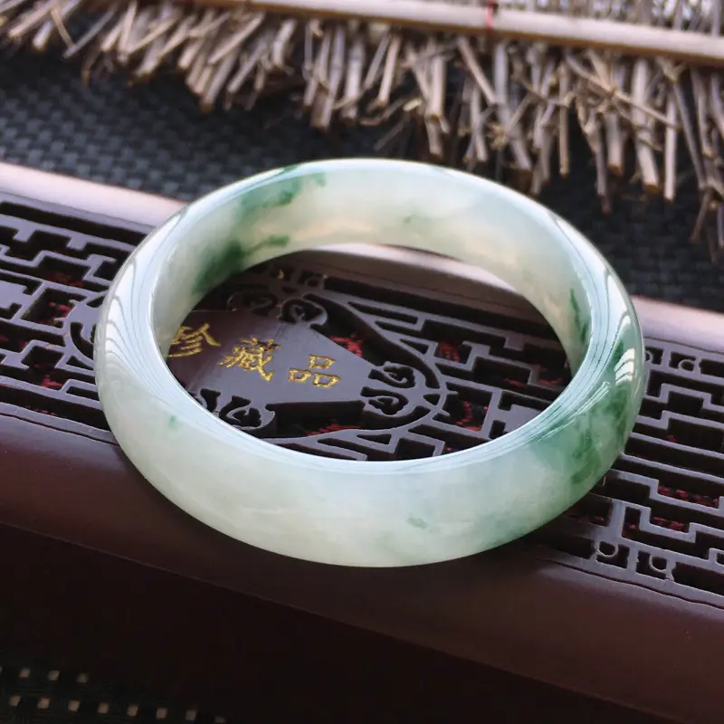 【翡翠手镯内径55、天然A货翡翠飘花手镯、细腻水润、飘花特色、无纹裂】图3