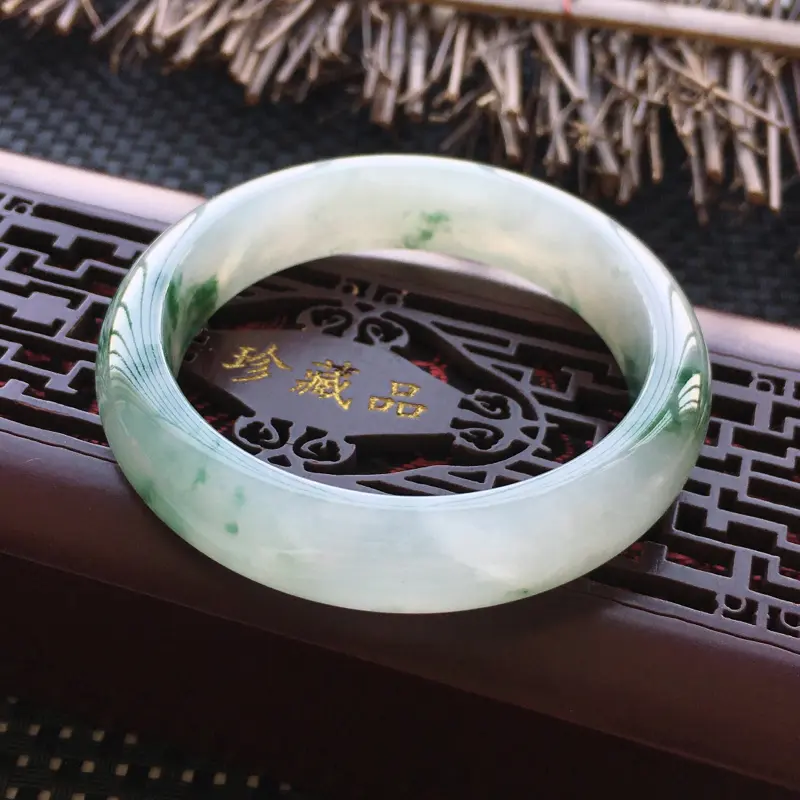【翡翠手镯内径55、天然A货翡翠飘花手镯、细腻水润、飘花特色、无纹裂】图1