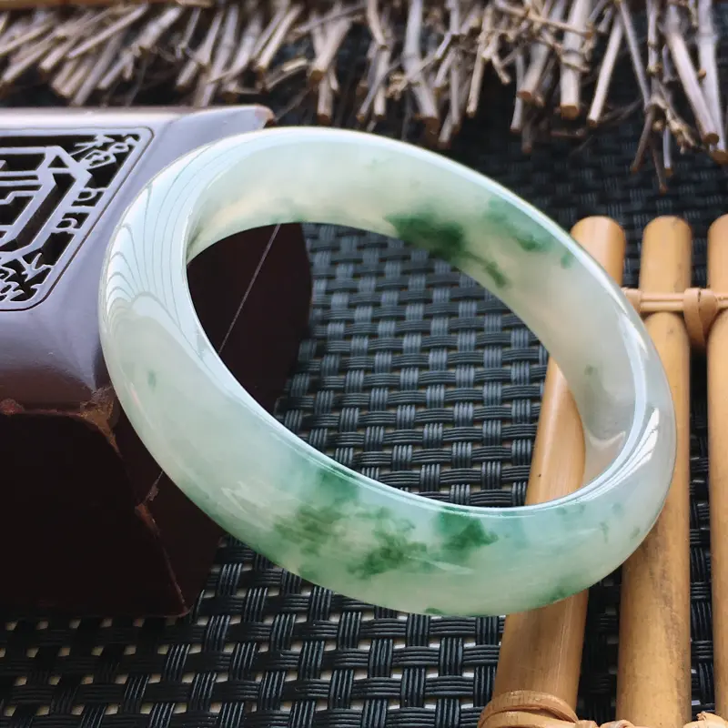 【翡翠手镯内径55、天然A货翡翠飘花手镯、细腻水润、飘花特色、无纹裂】图9