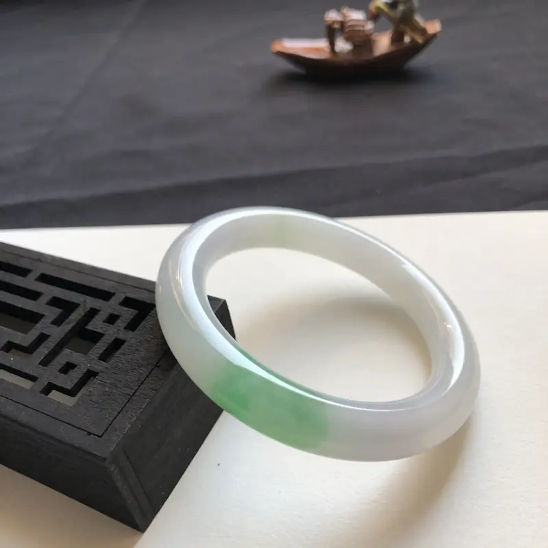 【缅甸精品翡翠圆条手镯;圈口54.5-10.6-10.6,细腻温润,清新典雅】图6