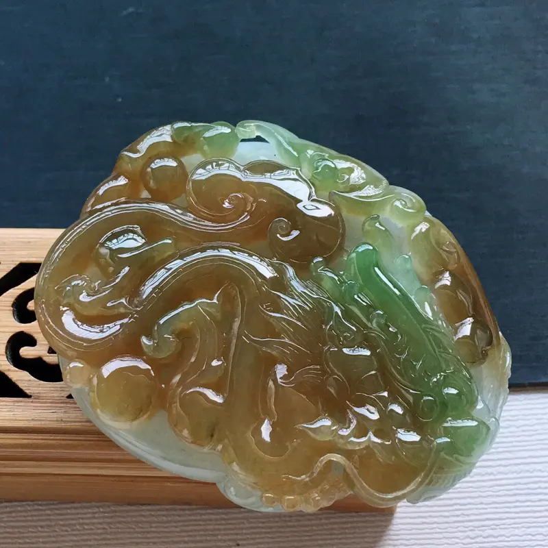 【糯化种大件厚装黄加绿镂空生意兴隆吊坠, 料子细腻,雕工精美, 颜色漂亮,尺寸:62×48×16mm】图2