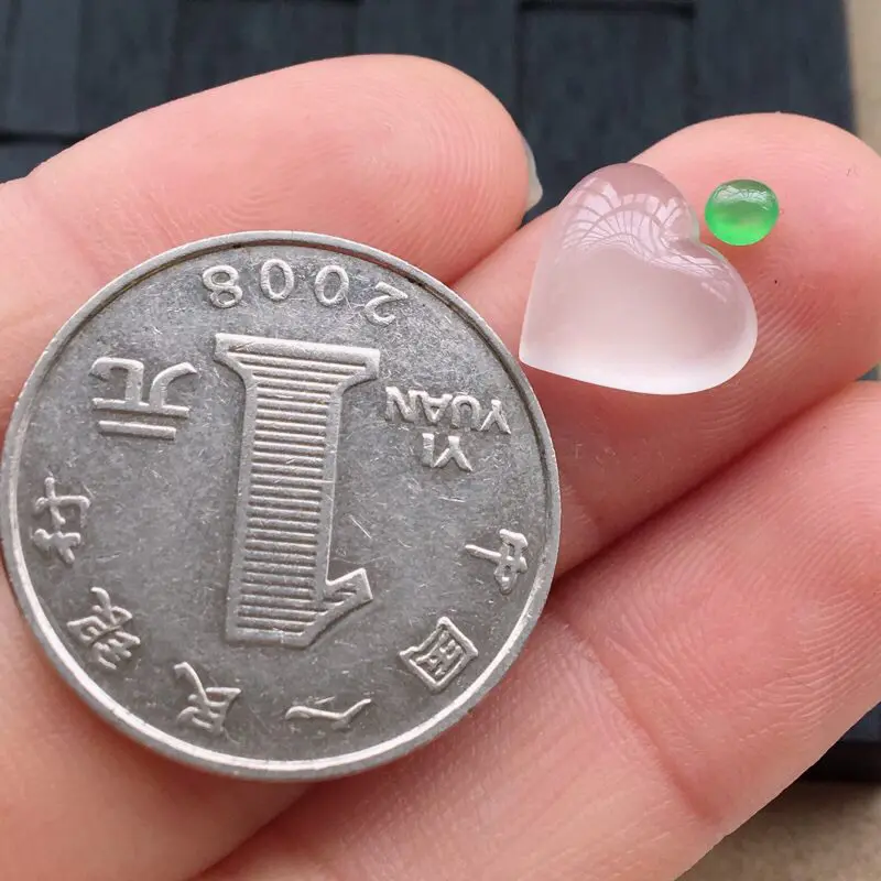 【自然光实拍,缅甸a货翡翠,高冰心形戒面,种好通透,水润细腻,精致饱满,镶嵌效果好】图4