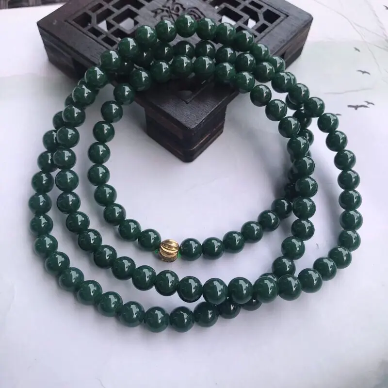 翡翠满色油润细腻圆珠玉链项链 毛衣链，直径7.3mm 108珠佛链 色泽鲜艳均匀，个别微纹
