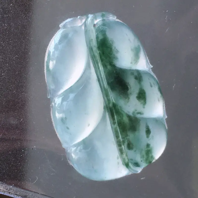 【自然光实拍,缅甸a货翡翠,冰种飘花叶子,种好通透,水润玉质细腻,工艺佳,饱满品相佳,有孔可直接佩戴。】图7