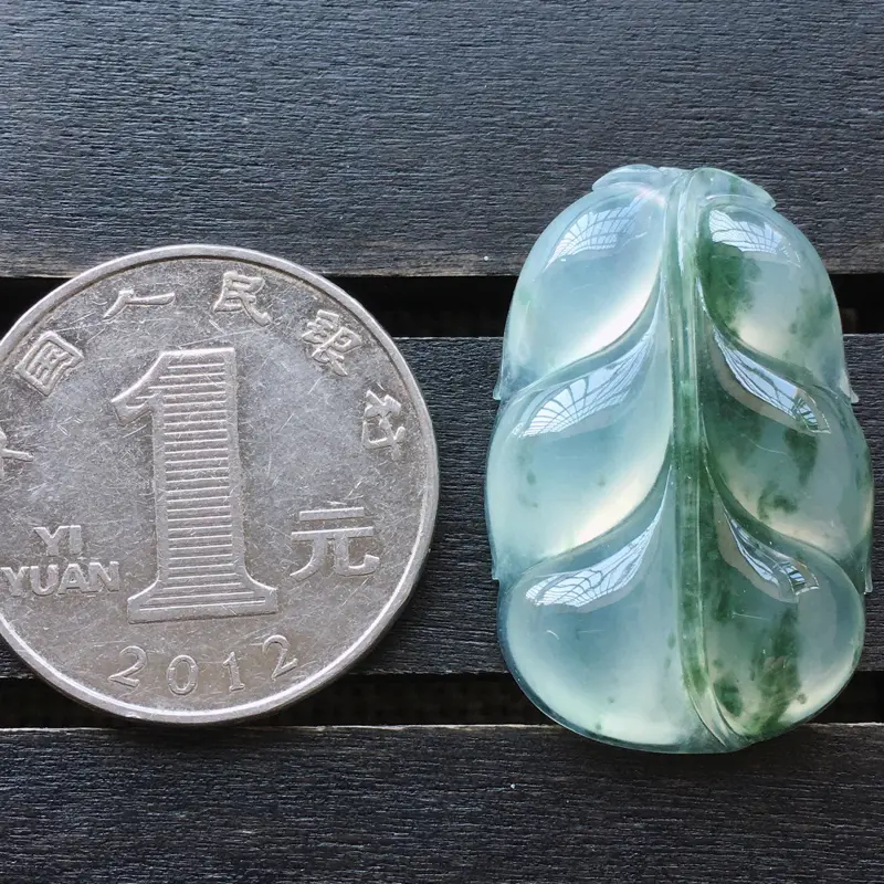 【自然光实拍,缅甸a货翡翠,冰种飘花叶子,种好通透,水润玉质细腻,工艺佳,饱满品相佳,有孔可直接佩戴。】图6