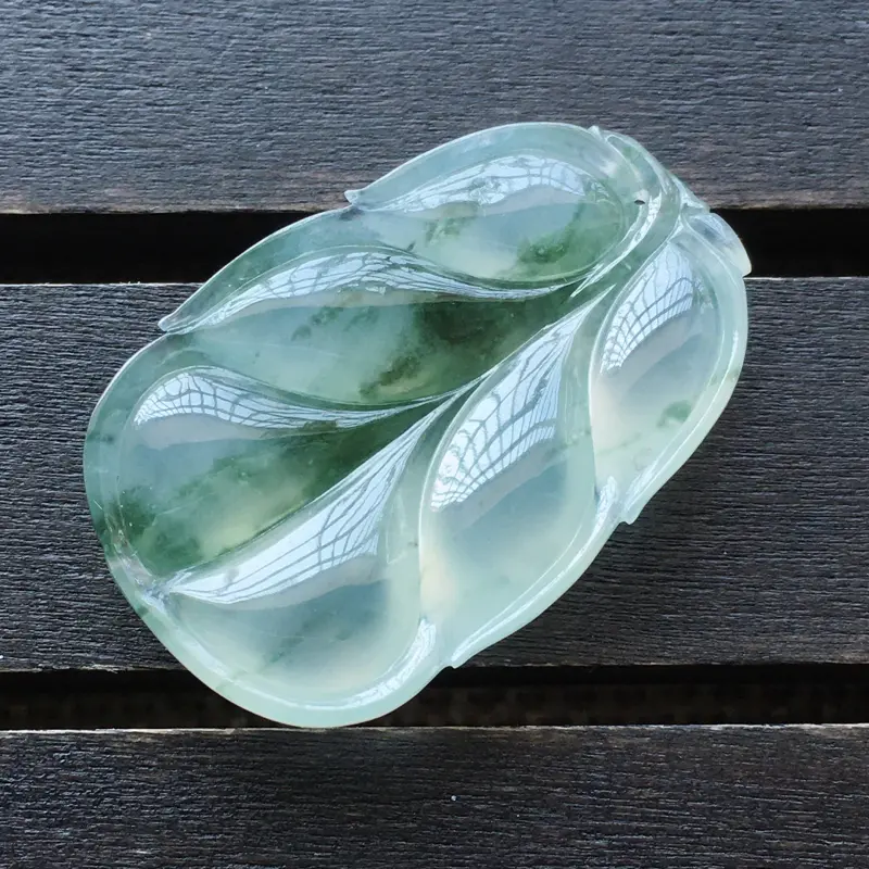 【自然光实拍,缅甸a货翡翠,冰种飘花叶子,种好通透,水润玉质细腻,工艺佳,饱满品相佳,有孔可直接佩戴。】图3