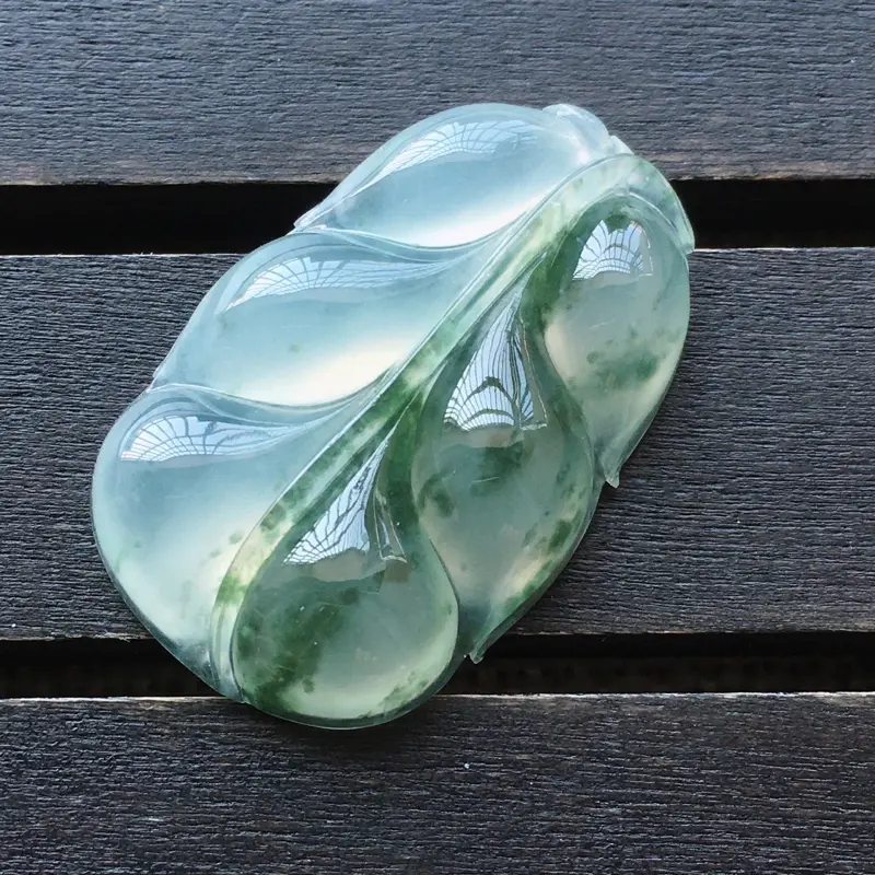 【自然光实拍,缅甸a货翡翠,冰种飘花叶子,种好通透,水润玉质细腻,工艺佳,饱满品相佳,有孔可直接佩戴。】图1