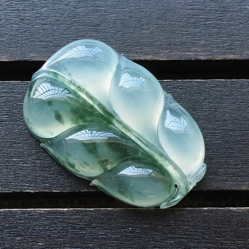 【自然光实拍,缅甸a货翡翠,冰种飘花叶子,种好通透,水润玉质细腻,工艺佳,饱满品相佳,有孔可直接佩戴。】图4