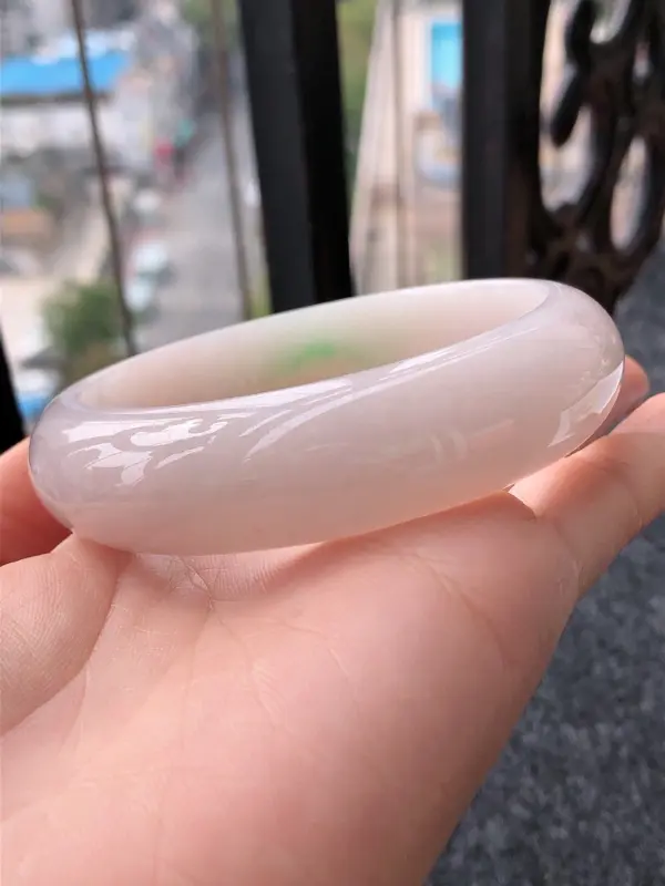 天然翡翠老坑种绿色正圈手镯,颜色鲜辣,完美上手高贵典雅规格57.