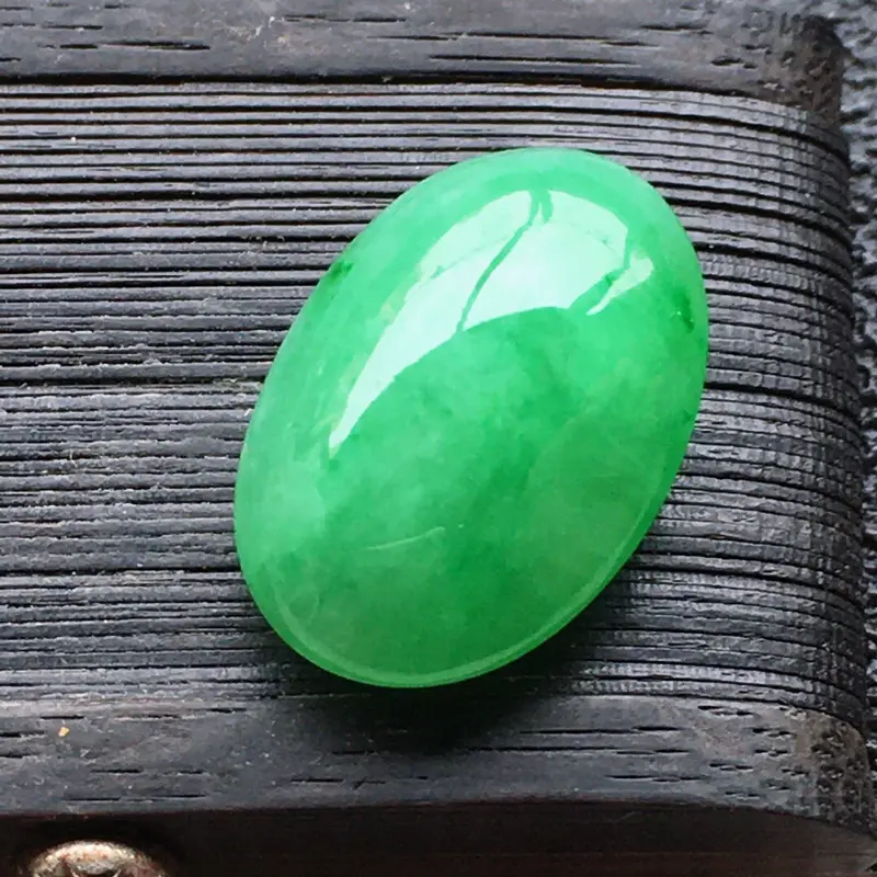 【精品翡翠蛋面,雕工精美, 玉质莹润,尺寸:玉:15.9*10.7*5.7MM,总质量:1.6g】图2