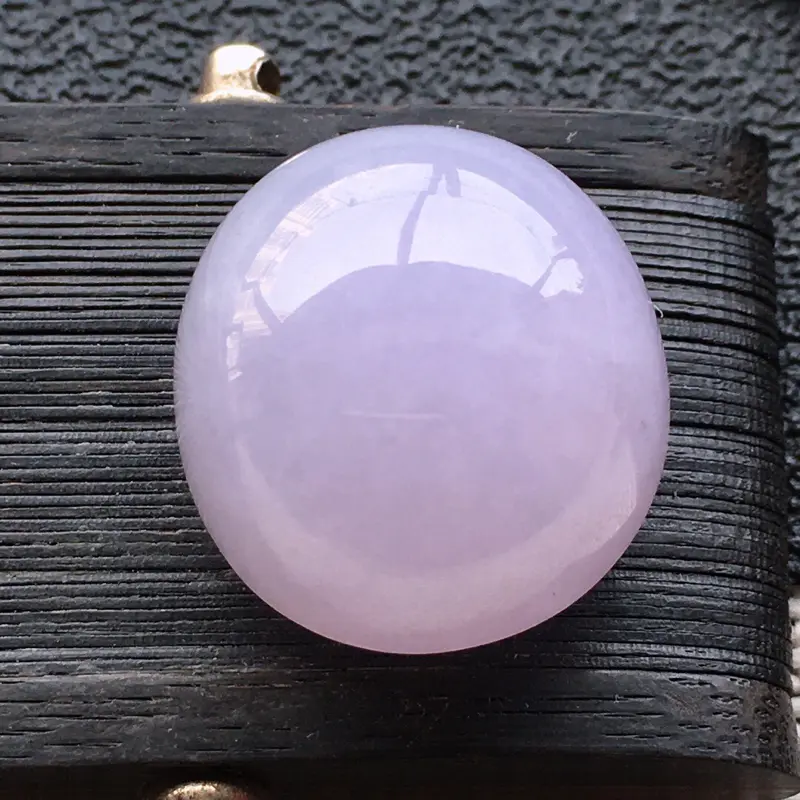 【精品翡翠蛋面,雕工精美,玉质莹润, 尺寸:玉:17.7*16.3*11.6MM,总质量:5.6g】图1