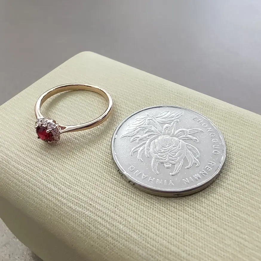 【【戒指】18k金+红宝石+钻石 宝石颜色纯正 切工精细
主石:0.29ct 货重:1.88g##**】图4