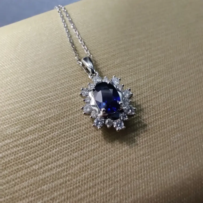 【【吊坠】18k金+蓝宝石+钻石 (不含链子)宝石颜色纯正
主石:0.63ct 货重:1.58g##**】图2