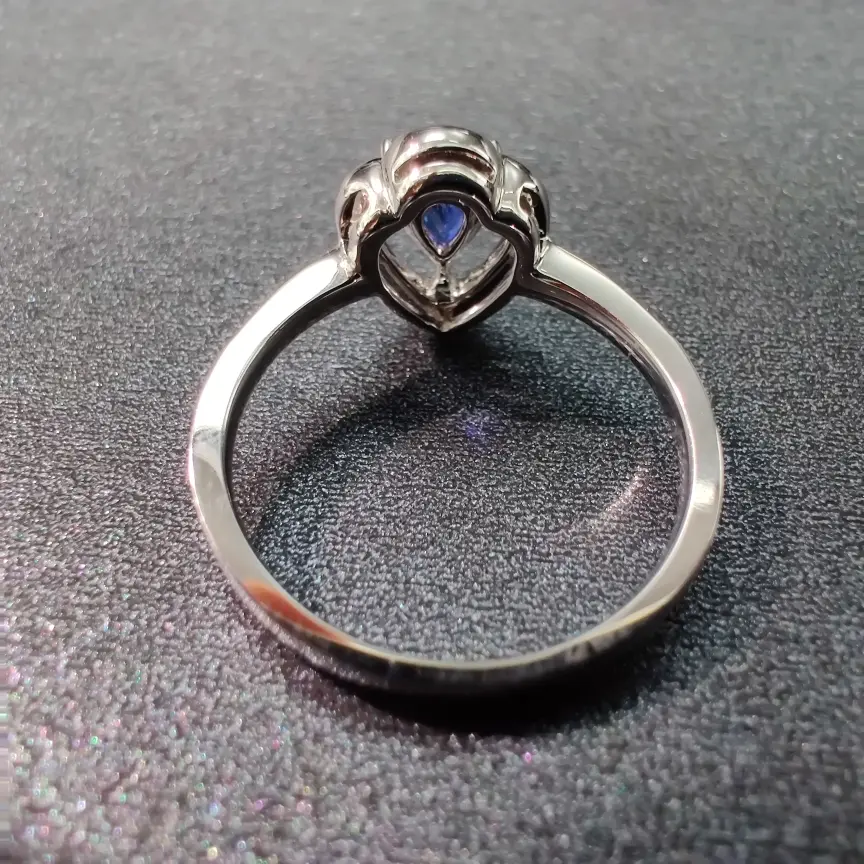 【【戒指】18k金+蓝宝石+钻石 宝石颜色纯正 切工精细
主石:0.63ct 货重:3.01g##**】图3