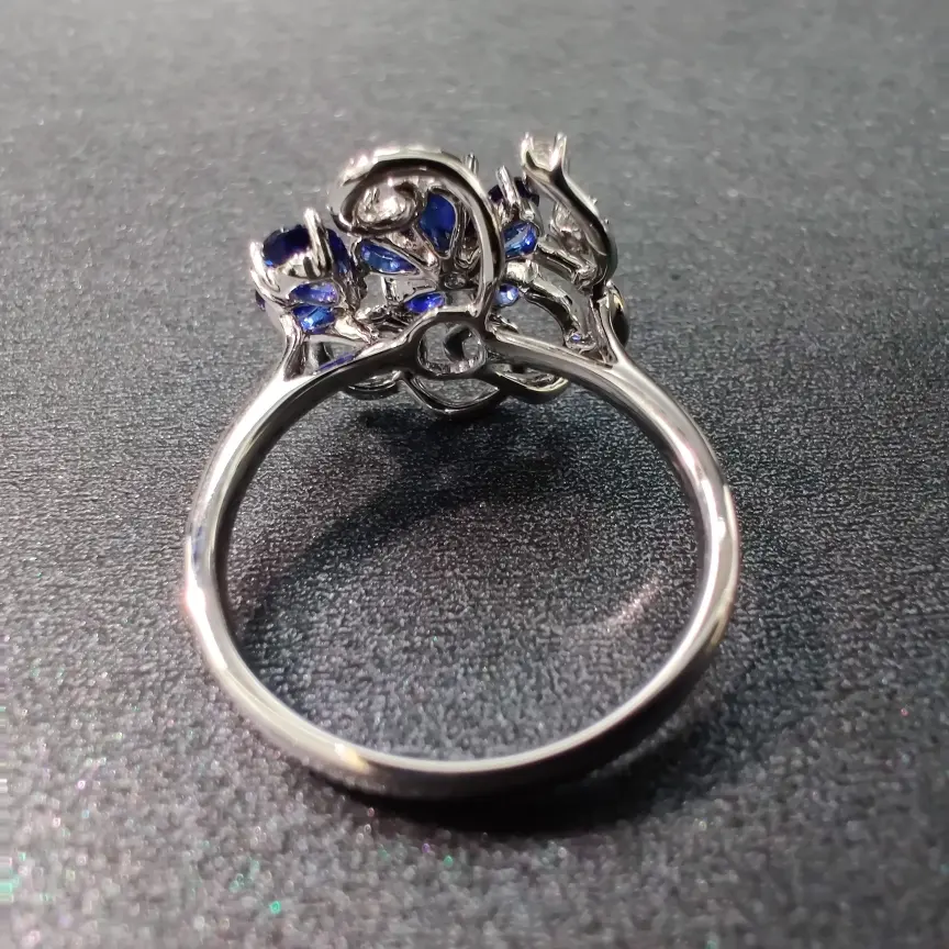 【【戒指】18k金+蓝宝石+钻石 宝石颜色纯正 切工精细
主石:1.12ct/7p 货重:3.44g##**】图3
