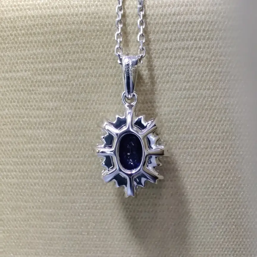【【吊坠】18k金+蓝宝石+钻石 (不含链子)宝石颜色纯正
主石:0.63ct 货重:1.58g##**】图3