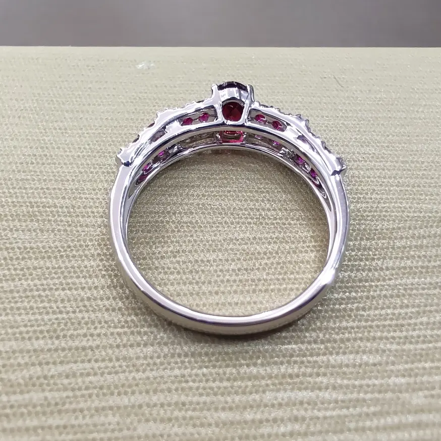 【【戒指】18k金+红宝石+钻石 宝石颜色纯正 切工精细
主石:0.59ct 货重:3.25g##**】图3